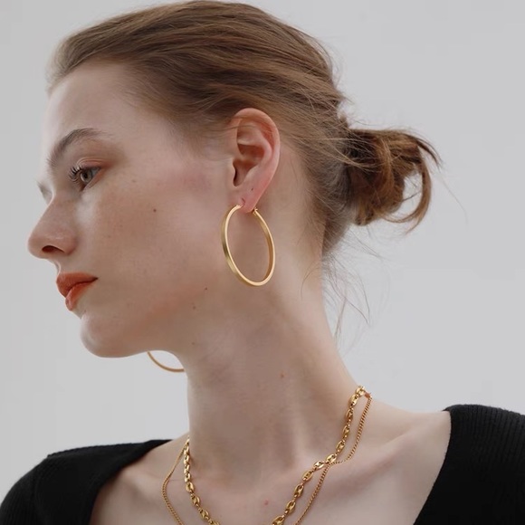 18k gold Hoop Earrings, thick gold hoop, big hoop earrings, medium gold hoops - Picture 11 of 13